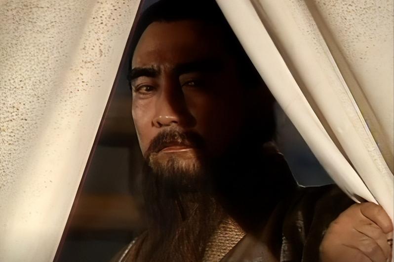 为什么乱世出英雄，也出奸臣？

先说个有名的故事。曹操年轻时去找许劭，非要他给自
