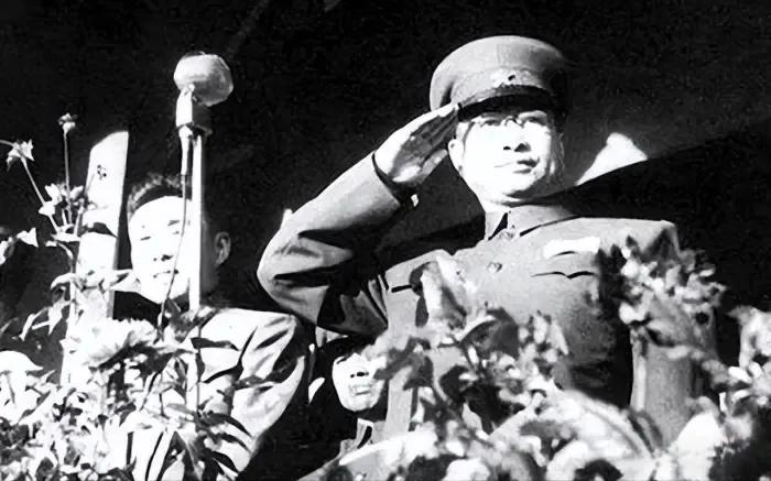 1961年，开国大将陈赓去世！

得知这个消息的李克农伤心不已，甚至将自己爱喝酒