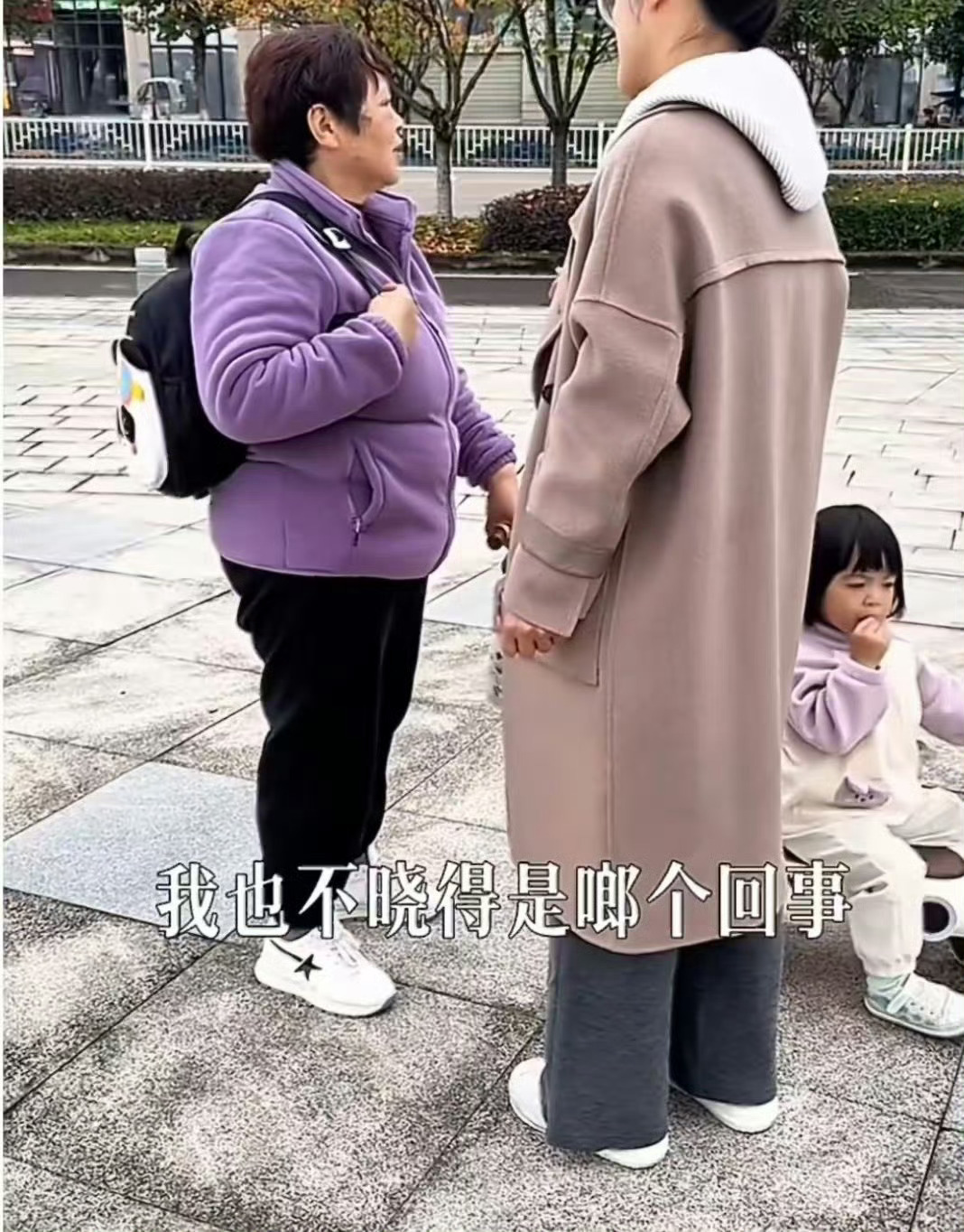 送父母去住养老院是不孝吗护理师用心照料失智老人，忍受委屈耐心守护。九旬老兵日日奔