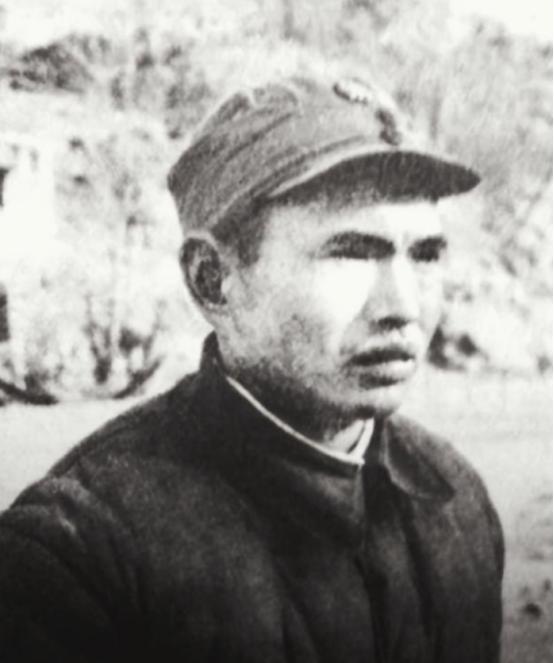 1938年，八路军营长让战士们反冲锋，不料冲到半山，营长却让他们赶紧把日军尸体背