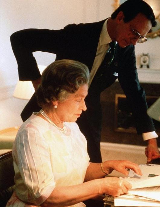 孤独的戴安娜王妃被王室排挤，活成了孤家寡人，连儿子都嫌他丢人。
戴安娜王妃和丈夫