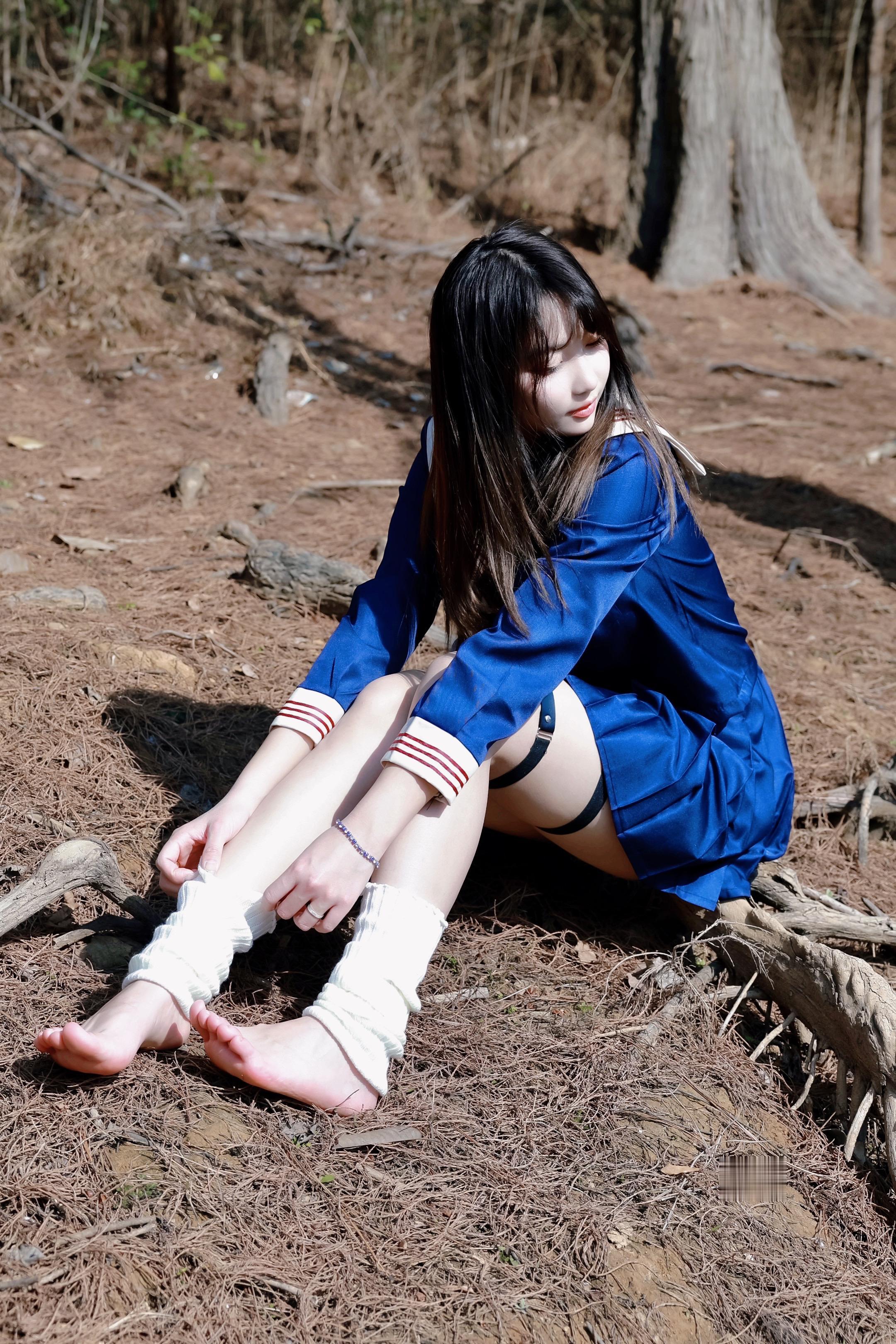 森林的尽头是阳光。《jk森系氛围感写真》 阳光下的慵懒 ☀️ 感受旷野...