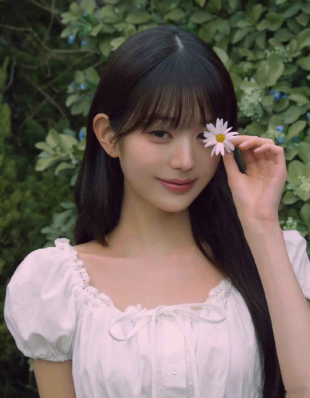#张元英春日小雏菊随拍#🌼#张元英画报少女#张元英春日随拍🈶小雏菊和头巾与春
