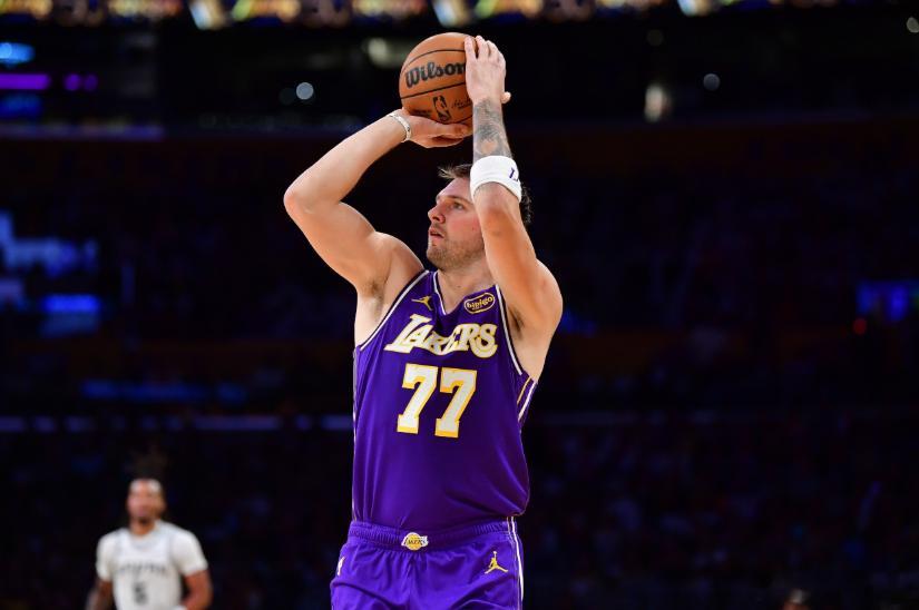 昨天湖人118比116击败马刺。东契奇此役出战41分36秒，27中9，其中三分1