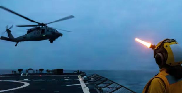 美军将从中国开往伊朗的货轮打出一个洞
 
特朗普在社交平台最新发文称：“我们海军