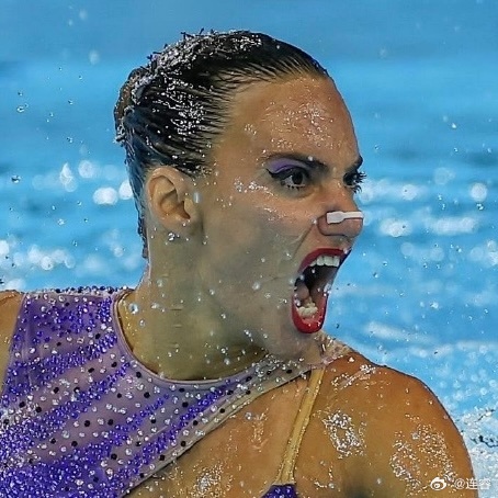 我这么纯的体育装备党，让麦基整不会了。这是…啥呀？新康泰克通气鼻贴吗？CBA福建