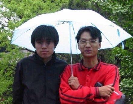 二十年一年前，汽车之家上线
2005年6月1日，汽车之家正式上线。彼时这支仅十余