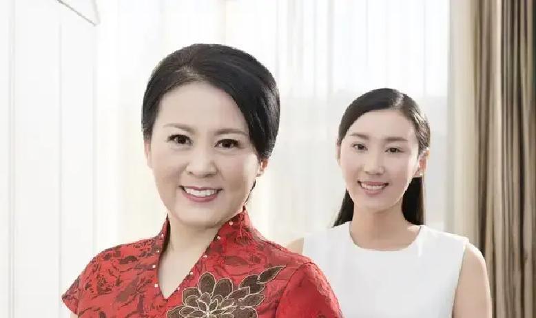 现在很多年轻夫妻在城市里单独过日子，家里的大事小情基本是老婆说了算，儿子回家往往