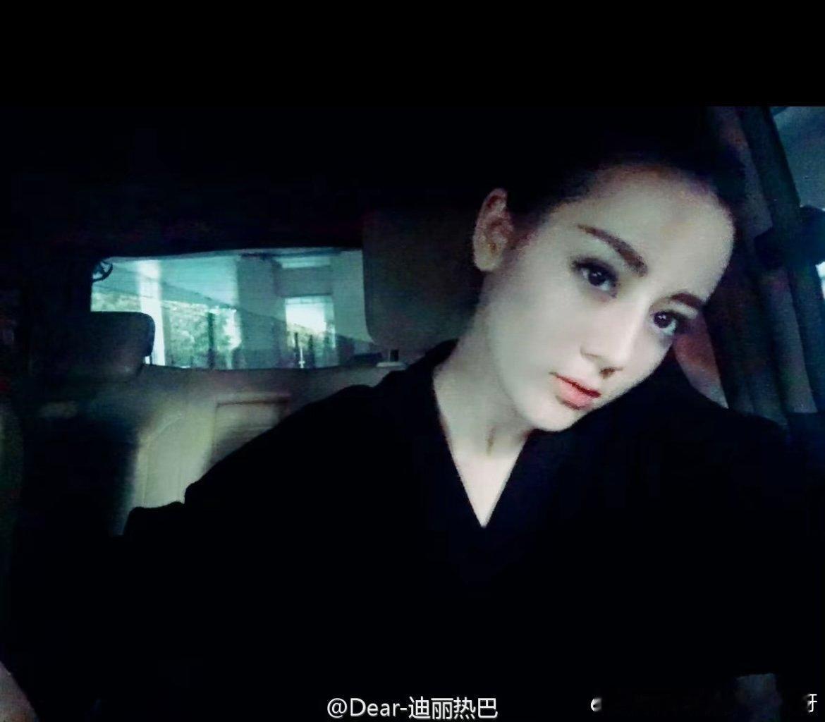 #考古的风吹向了迪丽热巴# 考古的风还是吹向了热巴啊！咱姐不管何时都很美[馋嘴]