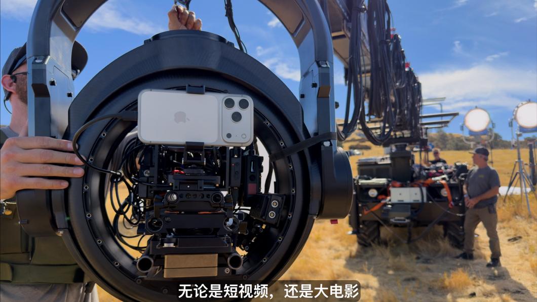 苹果每次发布会都吹iPhone能拍电影，很多人不知道的是，iPhone是一整套设