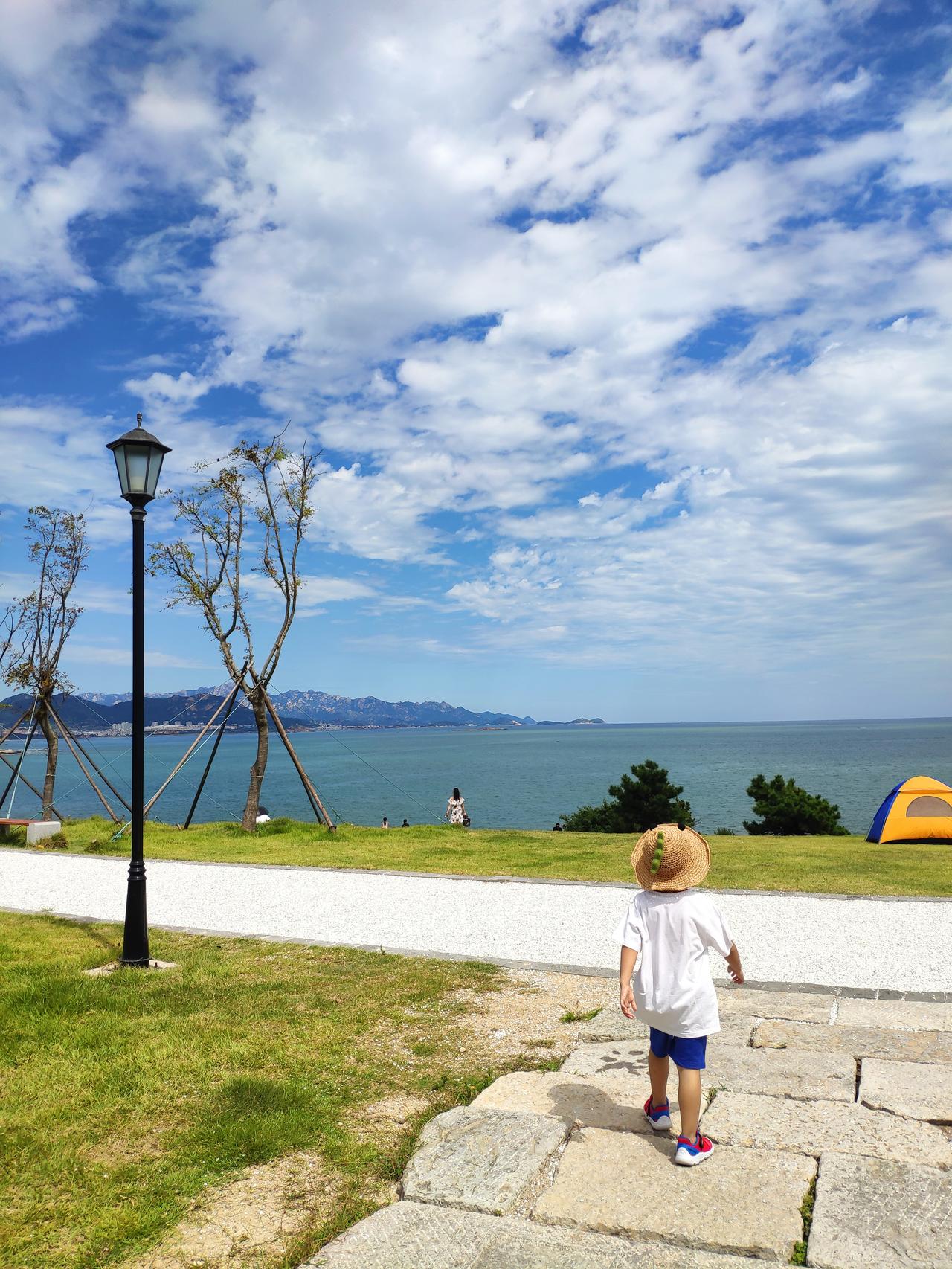 四月芳菲渐歇，五月葱茏可期。

与春挥手，向夏而行；心有繁花，温柔相随。

残香