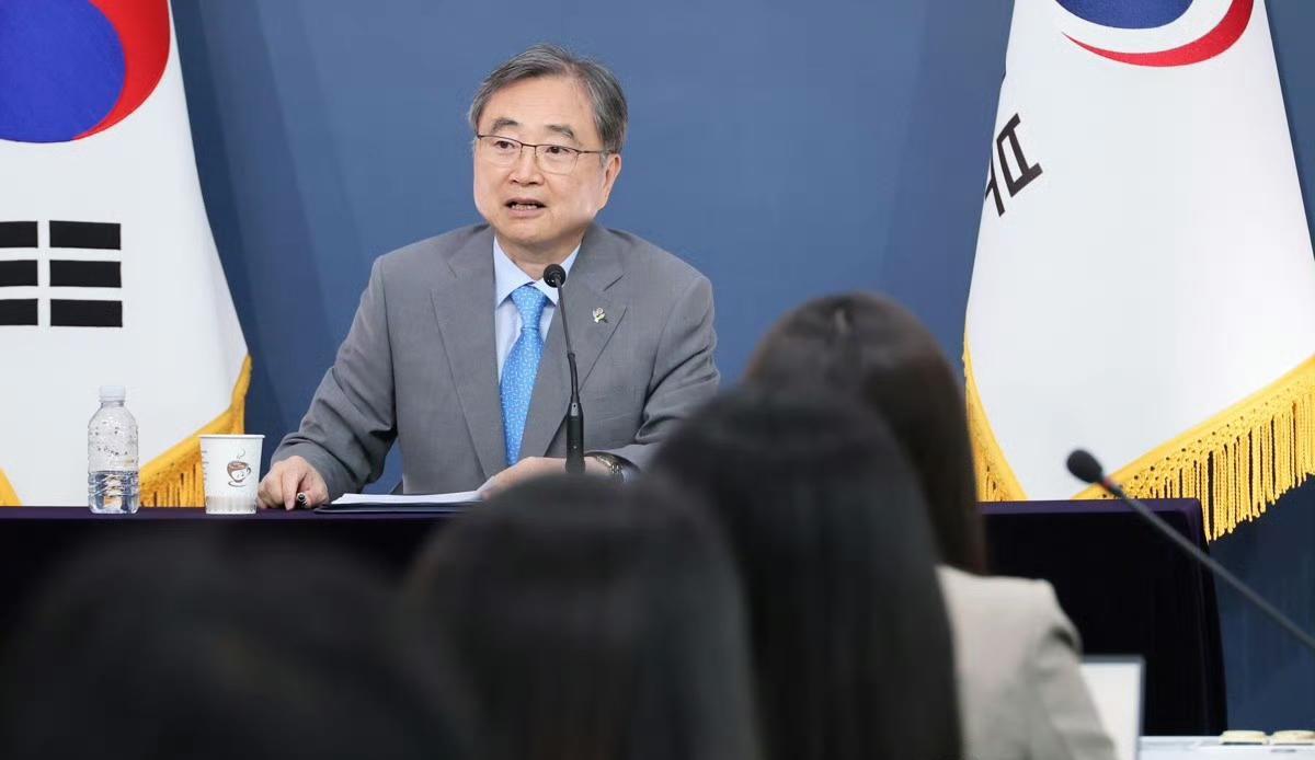 6月22日，韩国外交部长官赵显在新闻发布会上宣布，政府已提前为美伊和平协议达成后