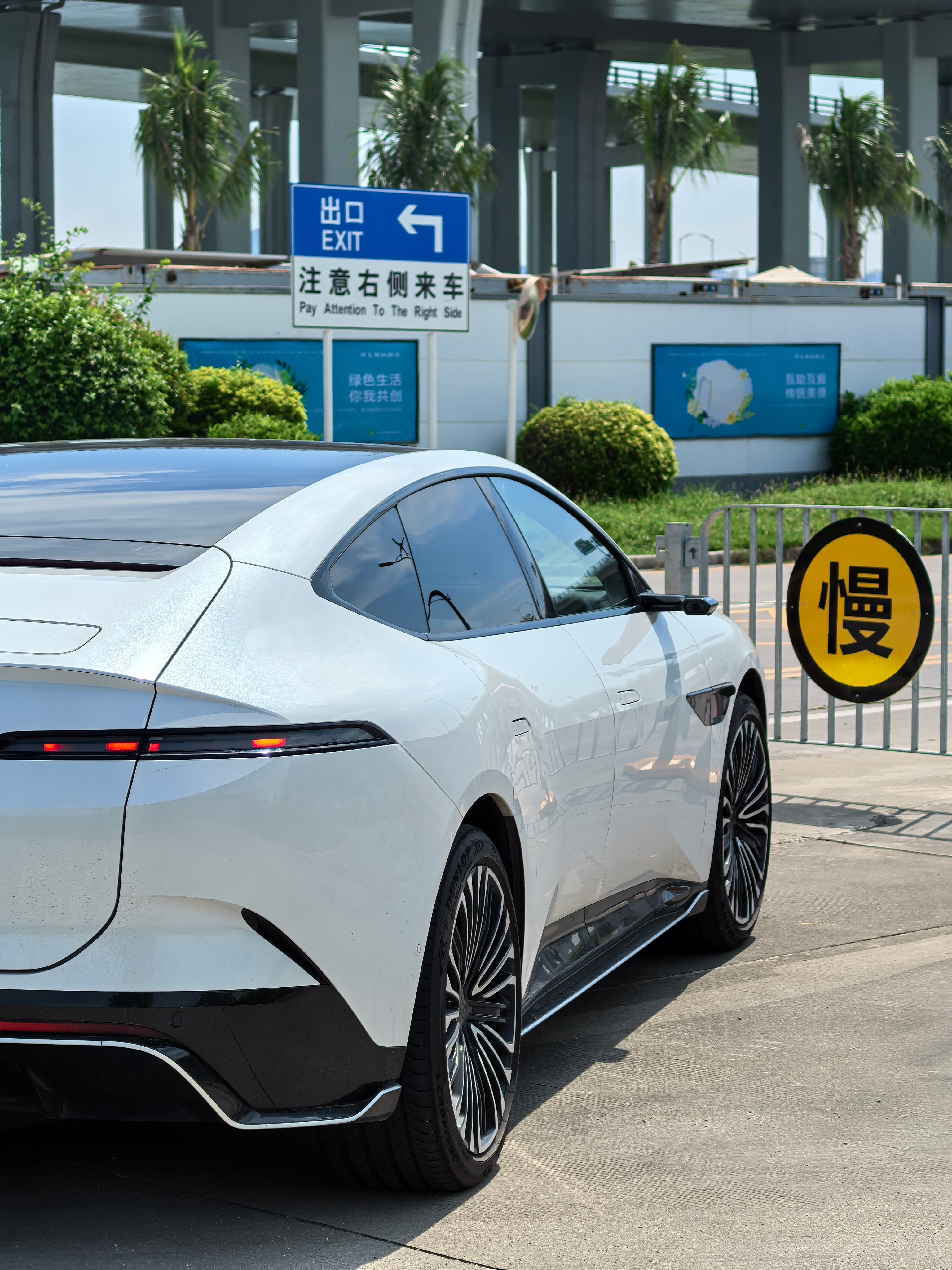 这24拍的阿维塔12，刚才突发奇想用豆包给车牌去了，确实顺眼多了，不过如果能是英