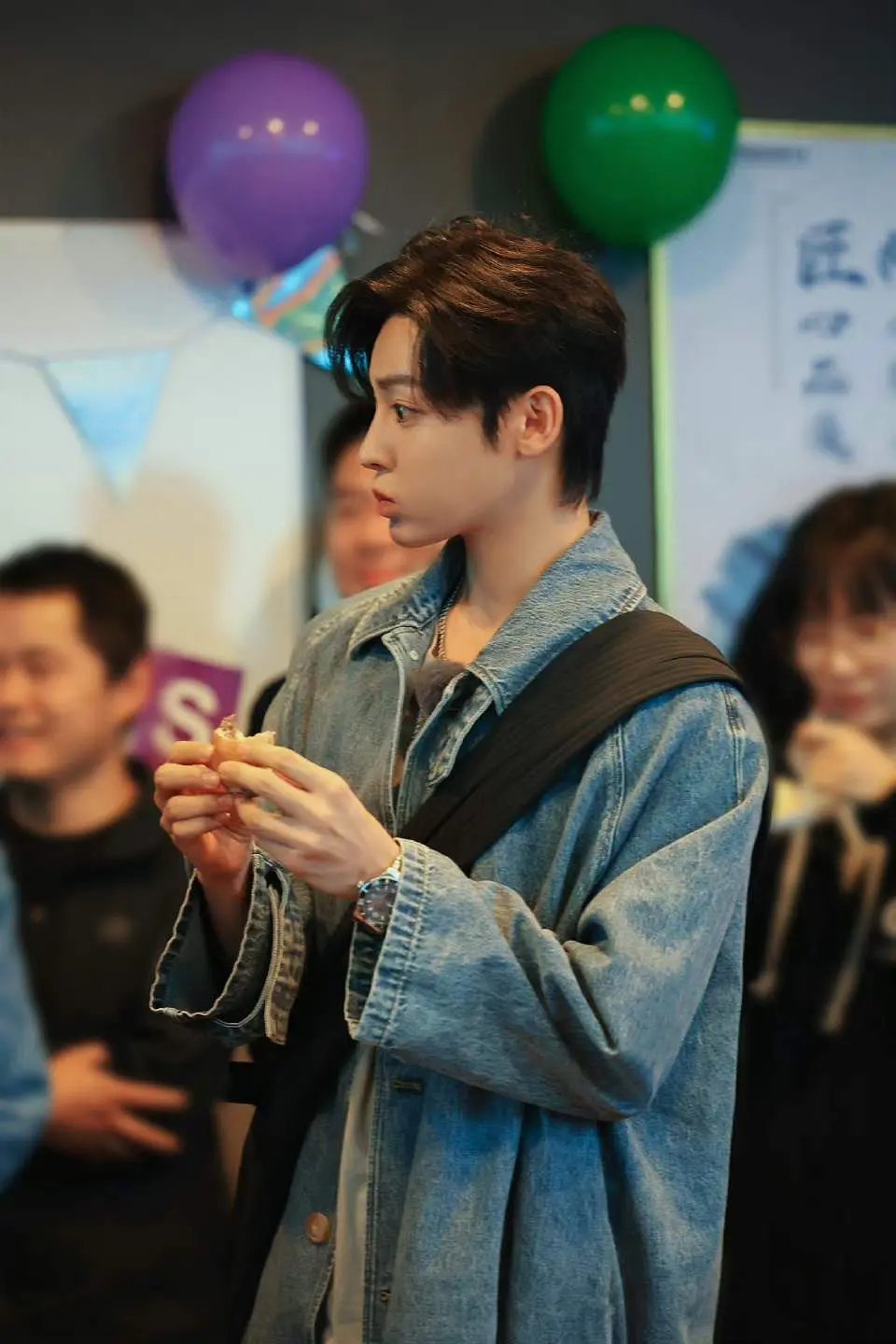 也不能怪老四，侯明昊在花少里长得就... ​​​