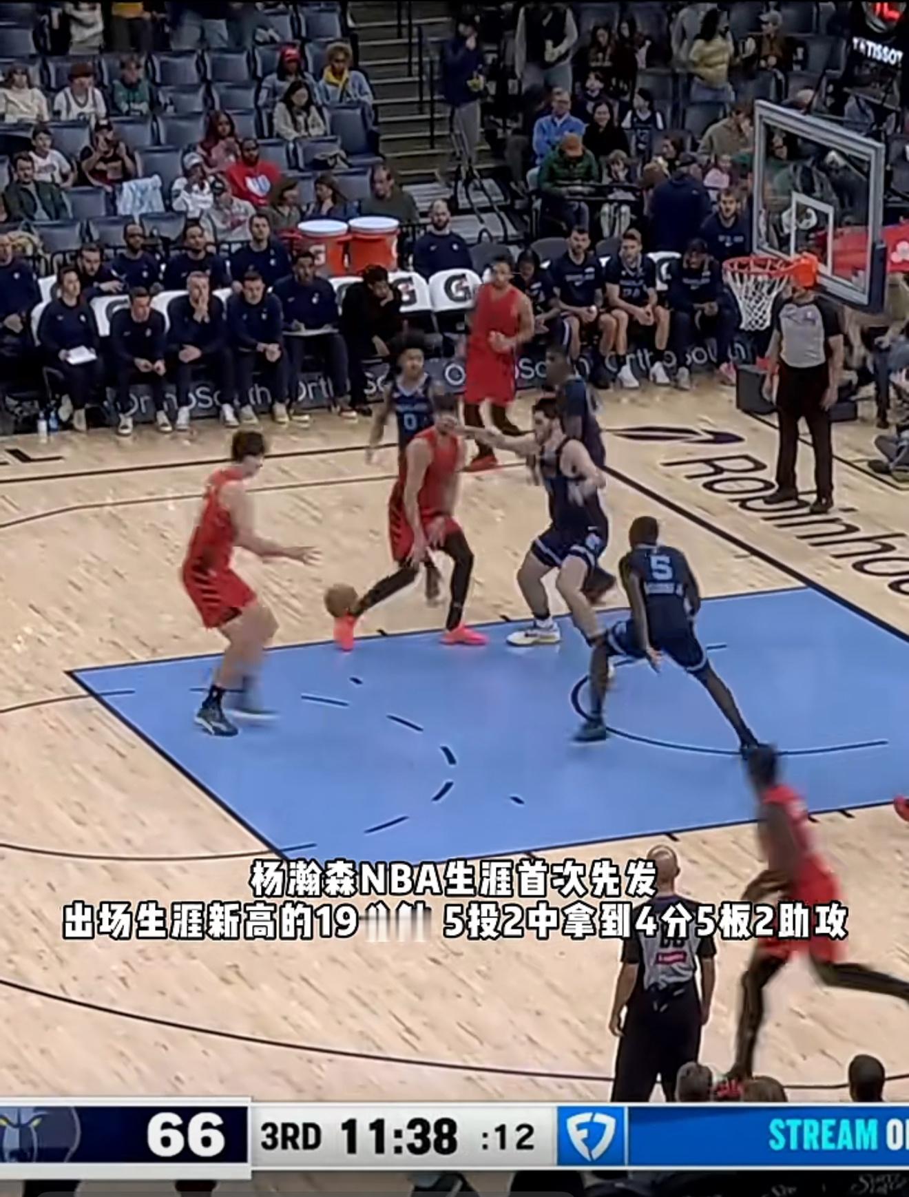 詹姆斯戴王冠的传奇还在续写，而在大洋彼岸，杨瀚森转身暴扣已点燃全新战场，不仅仅是