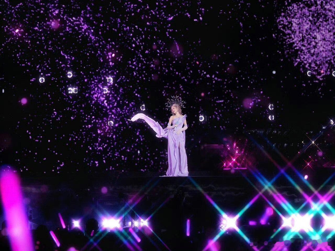 张韶涵5亿顶级IMAX电影质感演唱会耗资打造沉浸式演出空间，画面视觉效果堪比院线