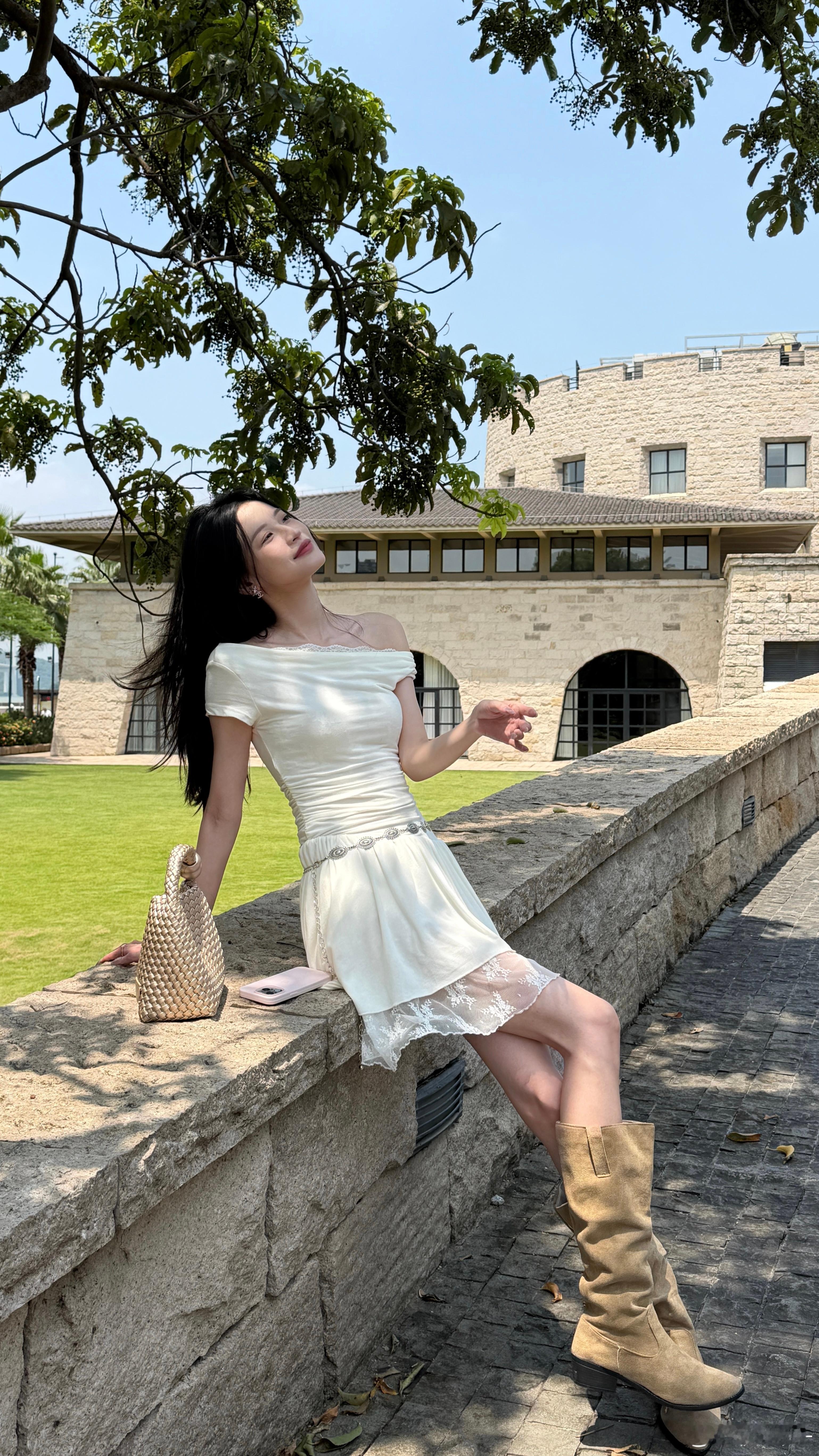 六月不再为任何事而难眠 我的幸福攥着手心里 
