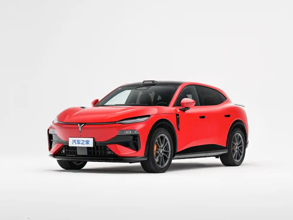 岚图追光 S 2026 年 8 月正式上市，定位中大型纯电运动轿车。整车采用溜背