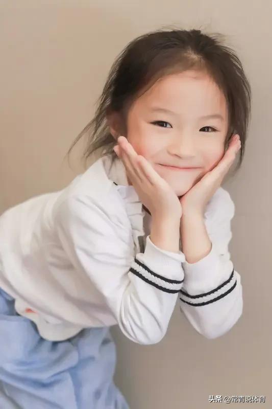 常规赛与半决赛第一场比赛，江苏女排万梓玥上场机会很少，不少球迷都认为她被年轻小将