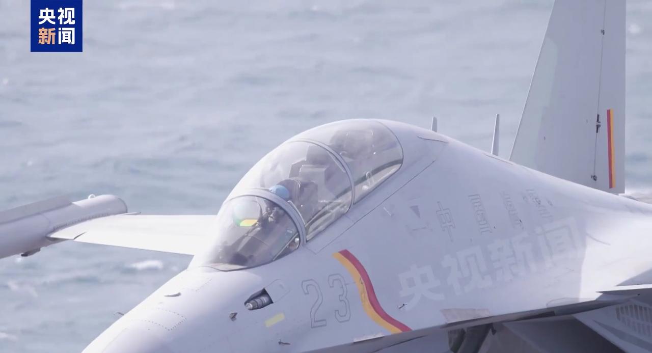 福建舰上的歼-15DT电子战机

电磁弹射和阻拦着舰精彩瞬间

烽火问鼎计划 福