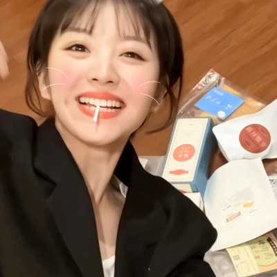 田曦薇燃尽了表情包好实用忙忙碌碌寻宝藏 谁能告诉我，为什么田曦薇的每一个表情都精