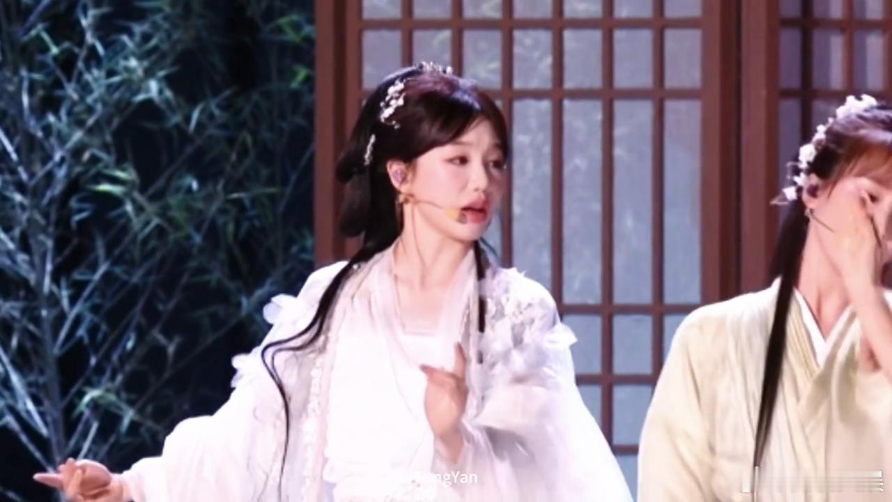 徐梦洁居然没演过古装徐梦洁的《冷夜》舞台造型让我直接垂直入坑！那种甜美不失英气的