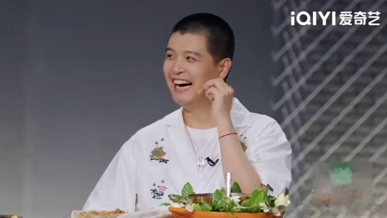 马頔吕严互怼天才厨人从这段拉扯能看出两人关系很好，马頔看到吕严留米饭当场开启吐槽