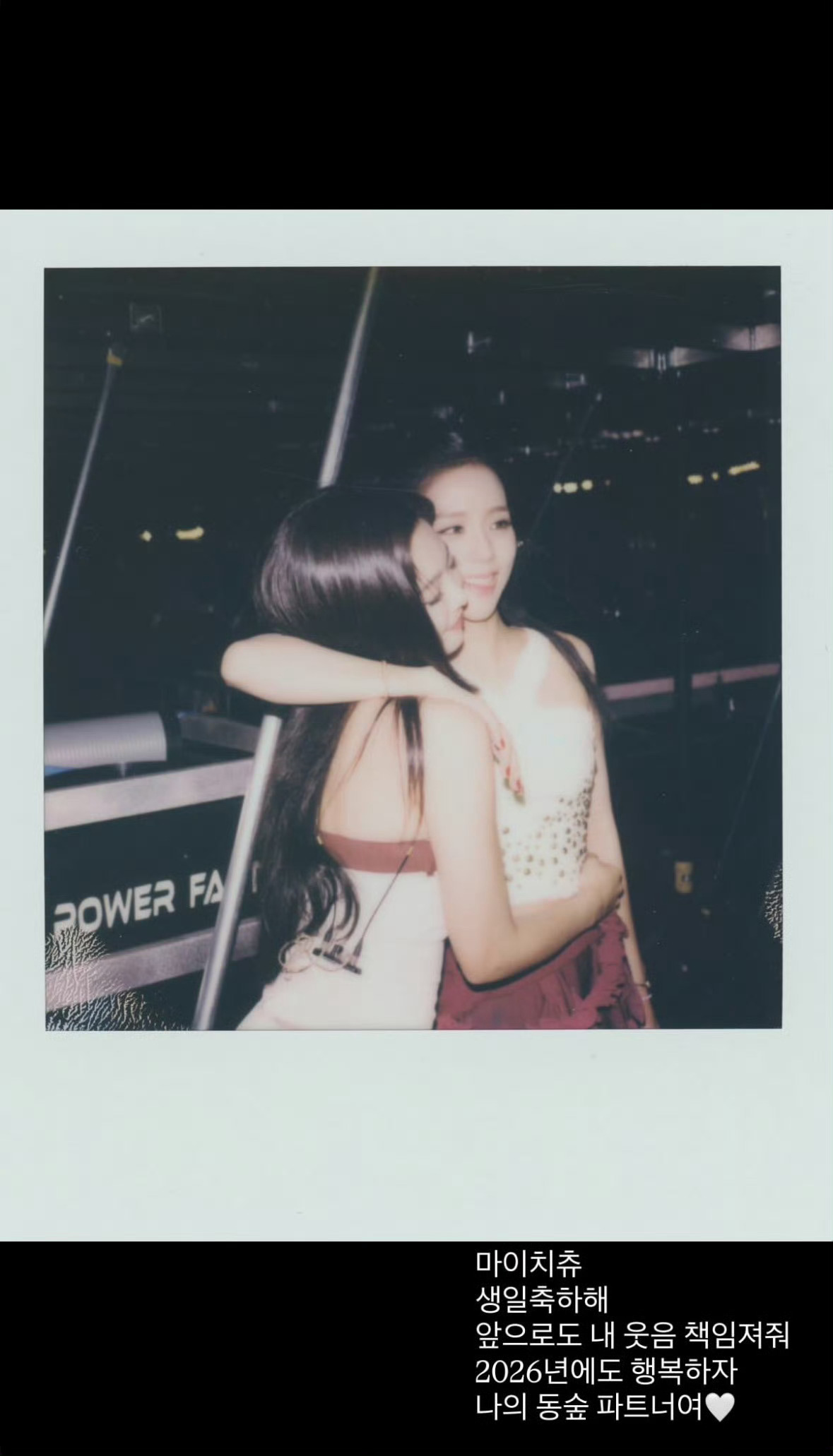 jennie晒了和金智秀的生日合照友谊长存！看得我心暖暖的Jennie晒金智秀庆