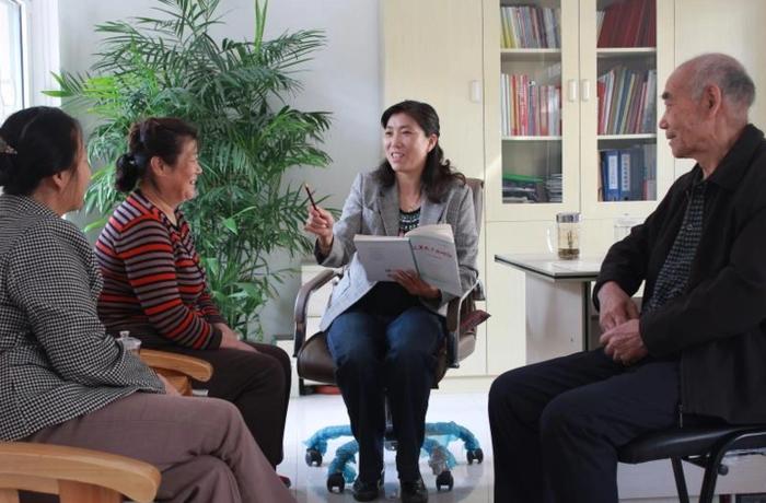 “红伞书记”田象霞：四十载小巷春秋，她把根扎在群众心里！在济南市天桥区工人新村南