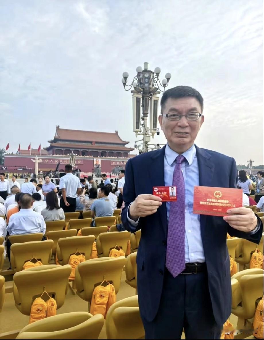苑举正肯定是台湾最坚定的红统代表！受邀参加9月3日阅兵式后，苑举正回到台湾后大肆