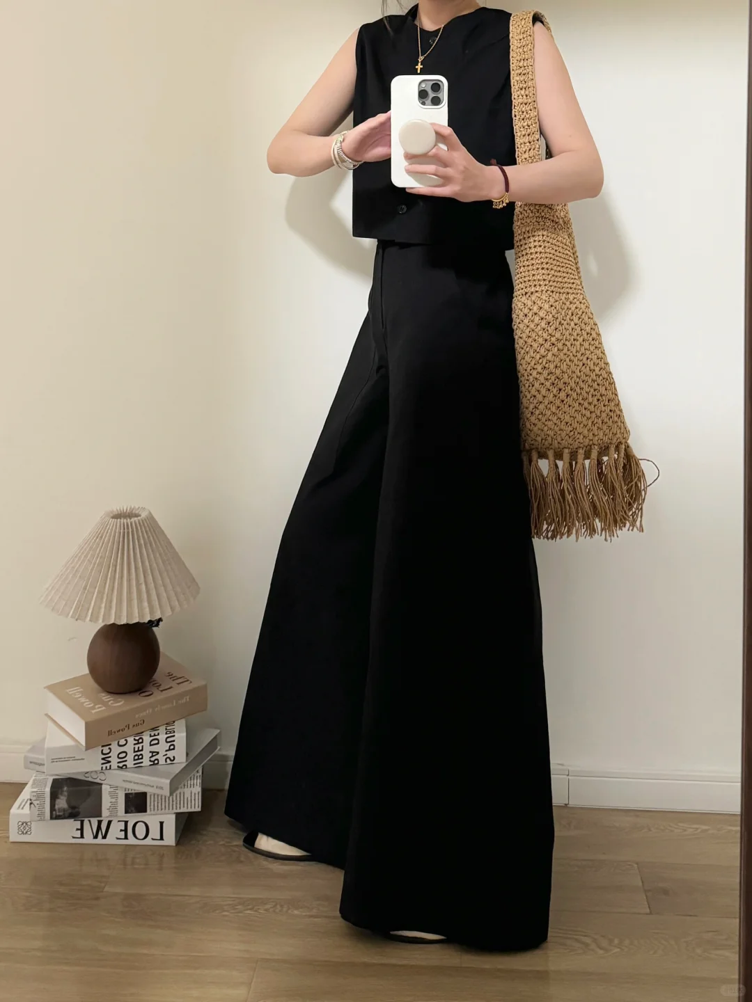 韩系慵懒｜两穿黑背心+黑阔腿裤+草编包