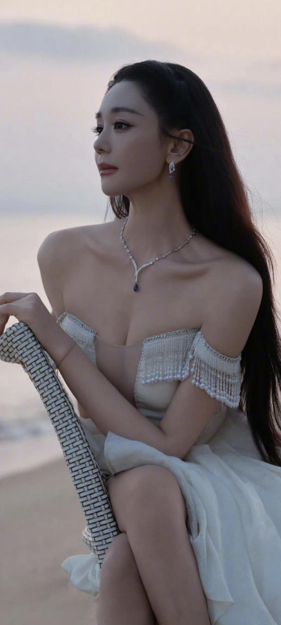 海陆壁纸～清冷温柔的长相，白纱配海风，优雅又有韵味，越看越好看💛