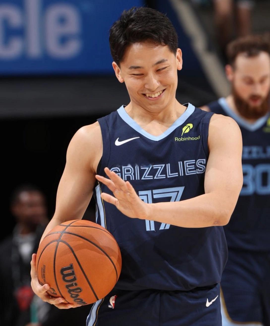 今天是灰熊球员河村勇辉的24岁生日我的观赛搭子 ​​​