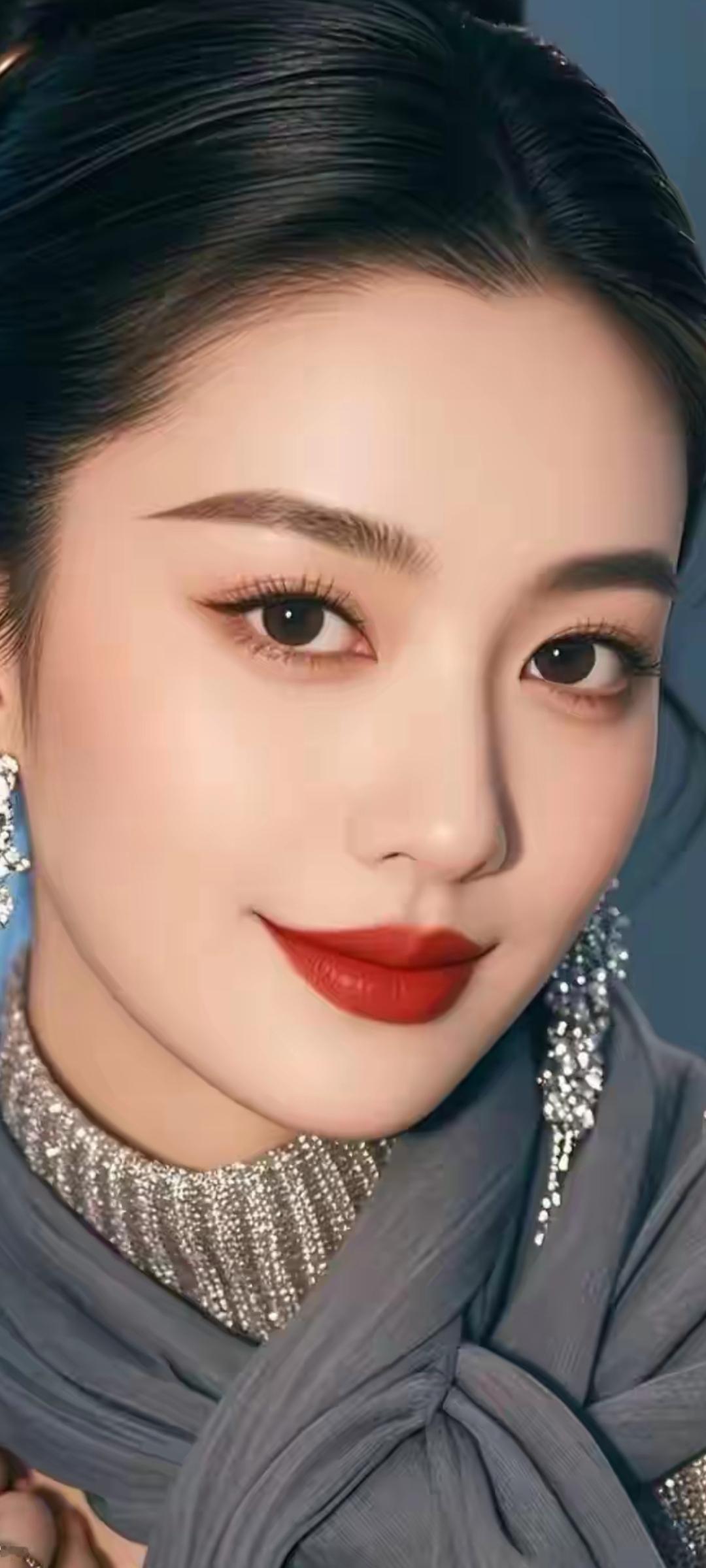 优雅古风妆容，红唇与银饰相映成辉，古典美尽显！