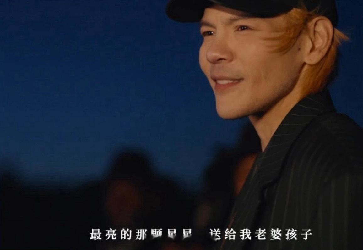 向佐来到康定心系郭碧婷和孩子 笑死，向佐这趟康定行，完美诠释了什么叫“直男浪漫突