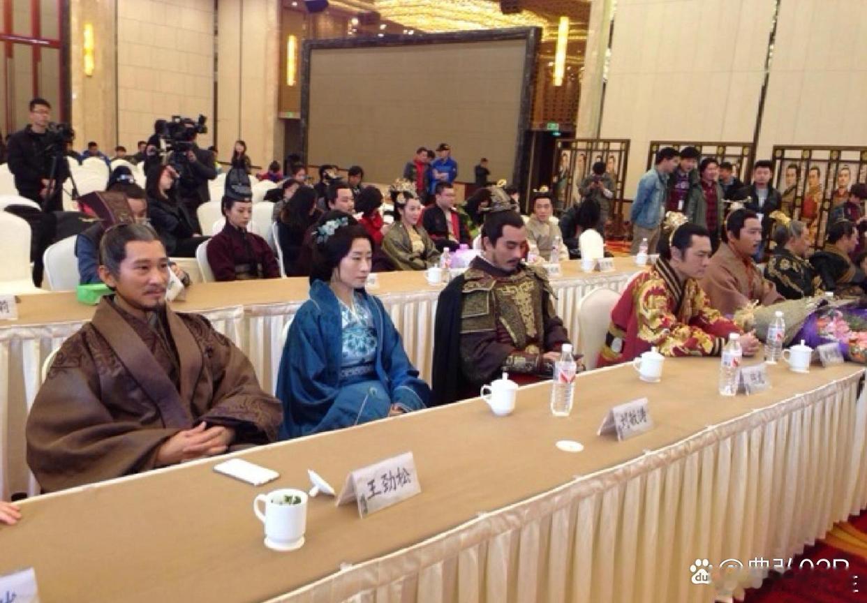 当年琅琊榜发布会！全部古装到场～这剧宣很有意思～ 