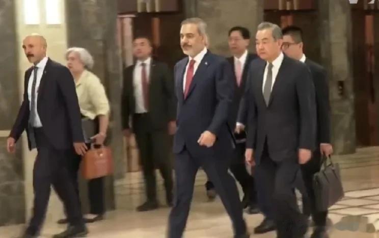中国外长王毅7月26日抵达土耳其首都安卡拉访问，并于当天和土耳其外长费丹举行会谈