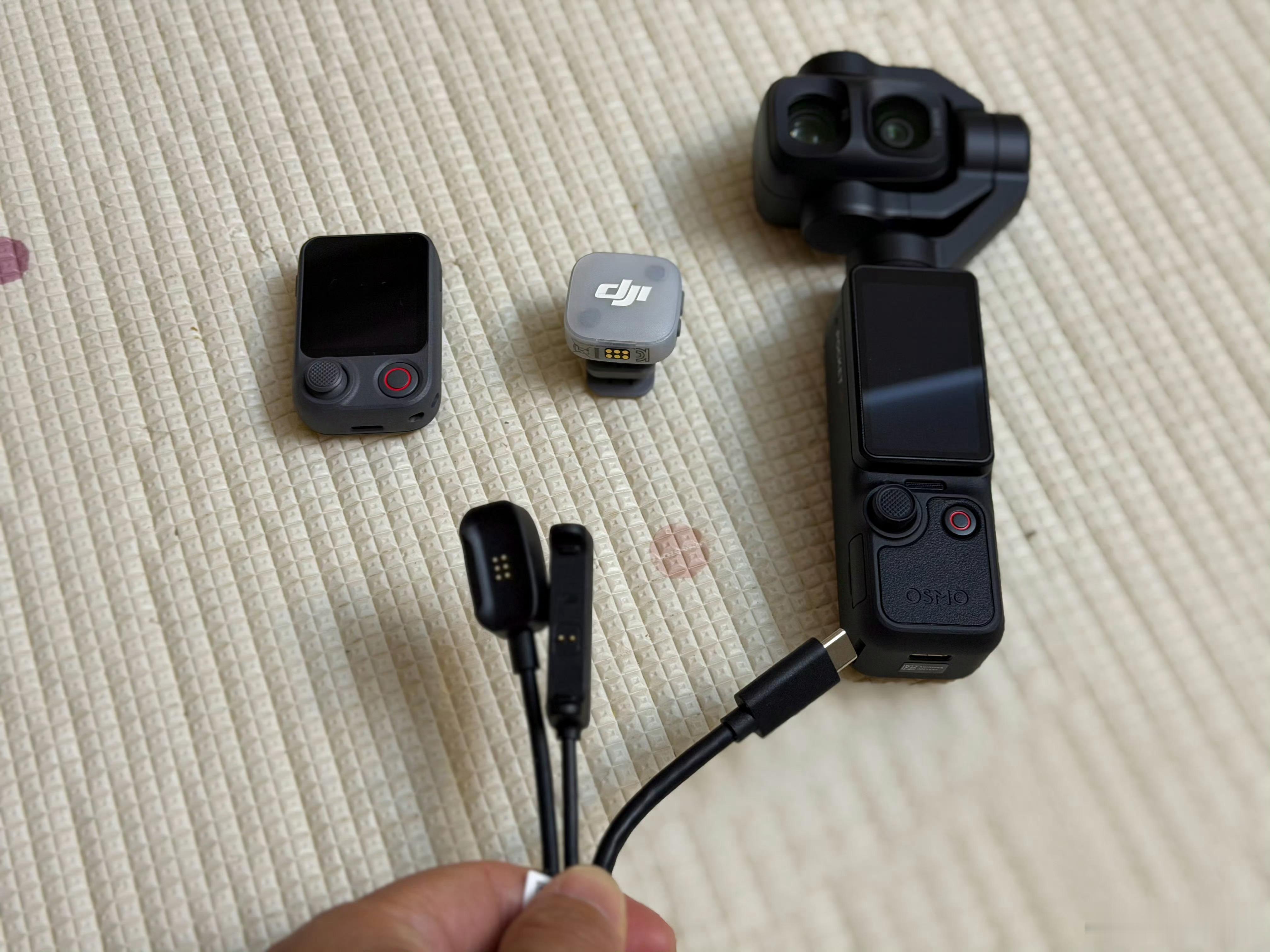 买pocket 4p送的大疆水杯抽给各位 关注我并评论就ok他已经抽中了但是不能