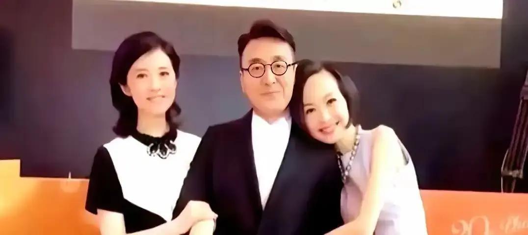 57岁的窦文涛这辈子没结过婚，但他干得最划算的一件事，是让离过两次婚的陈鲁豫把自