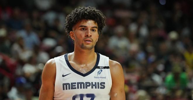 据记者Tony Jones报道，为了备战NBA，灰熊探花秀卡梅隆-布泽尔在多个方