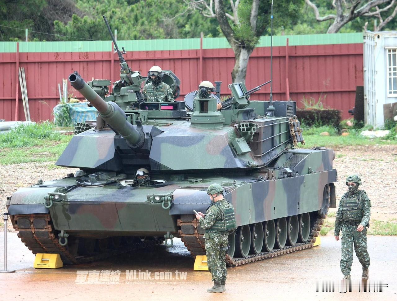 SEPv3的定制版，其防御能力以复合装甲为基础，强化了应对现代反坦克威胁的设计。