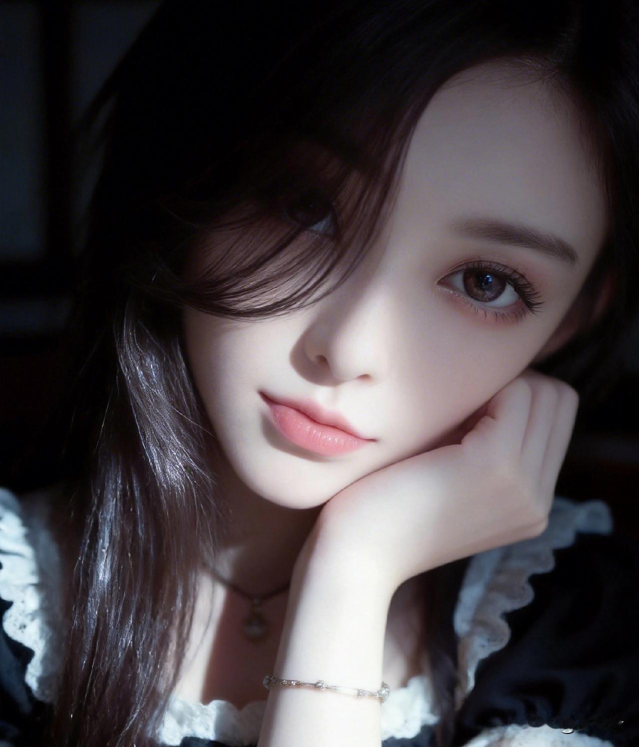 只是突然心疼自己。
 
一路扛了太多，
累了不敢说，
委屈自己咽。
明明很努力，