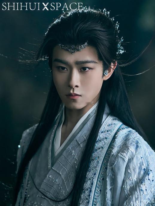 田嘉瑞在《月鳞绮纪》确实吸粉了，单人周边销售额三周破143w➕之前大梦归离的时候