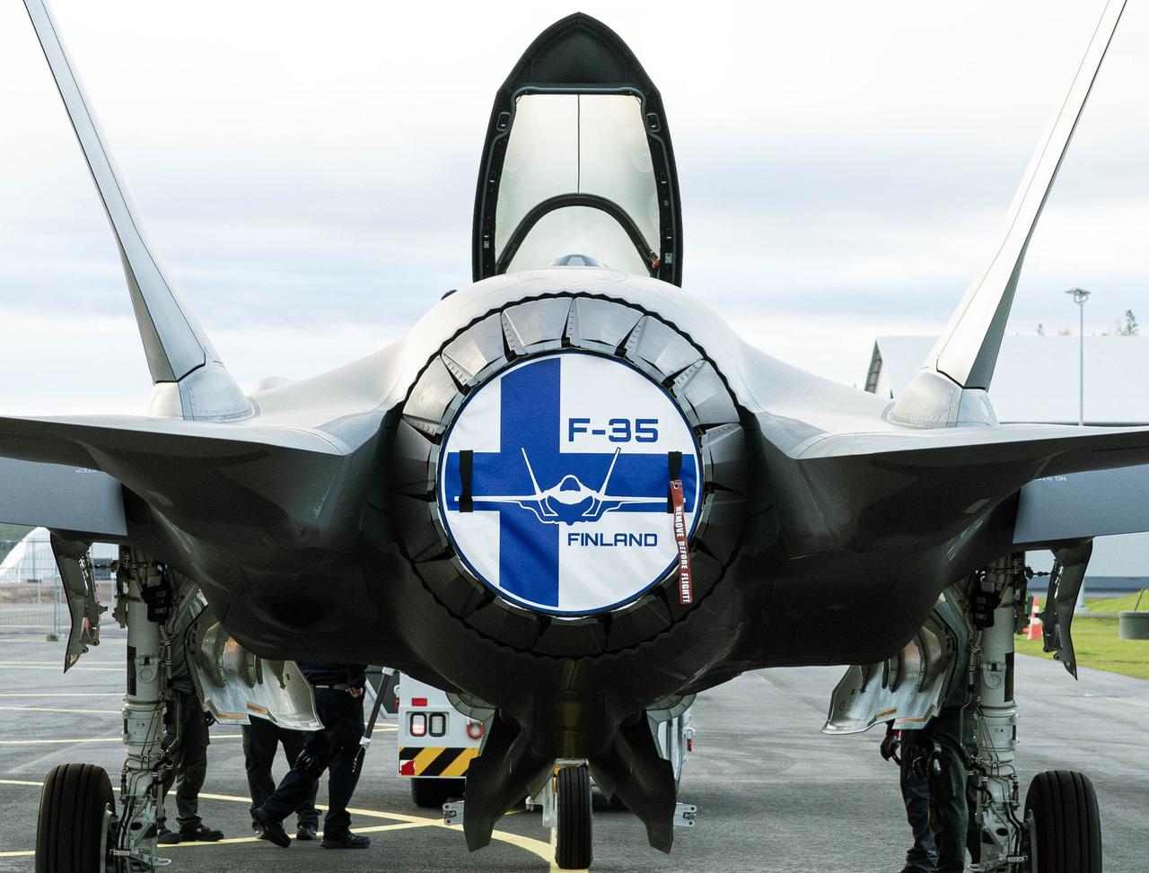 近日，芬兰在拉普兰空军基地接收首批2架F-35A战斗机。据悉，芬兰共购买64架F