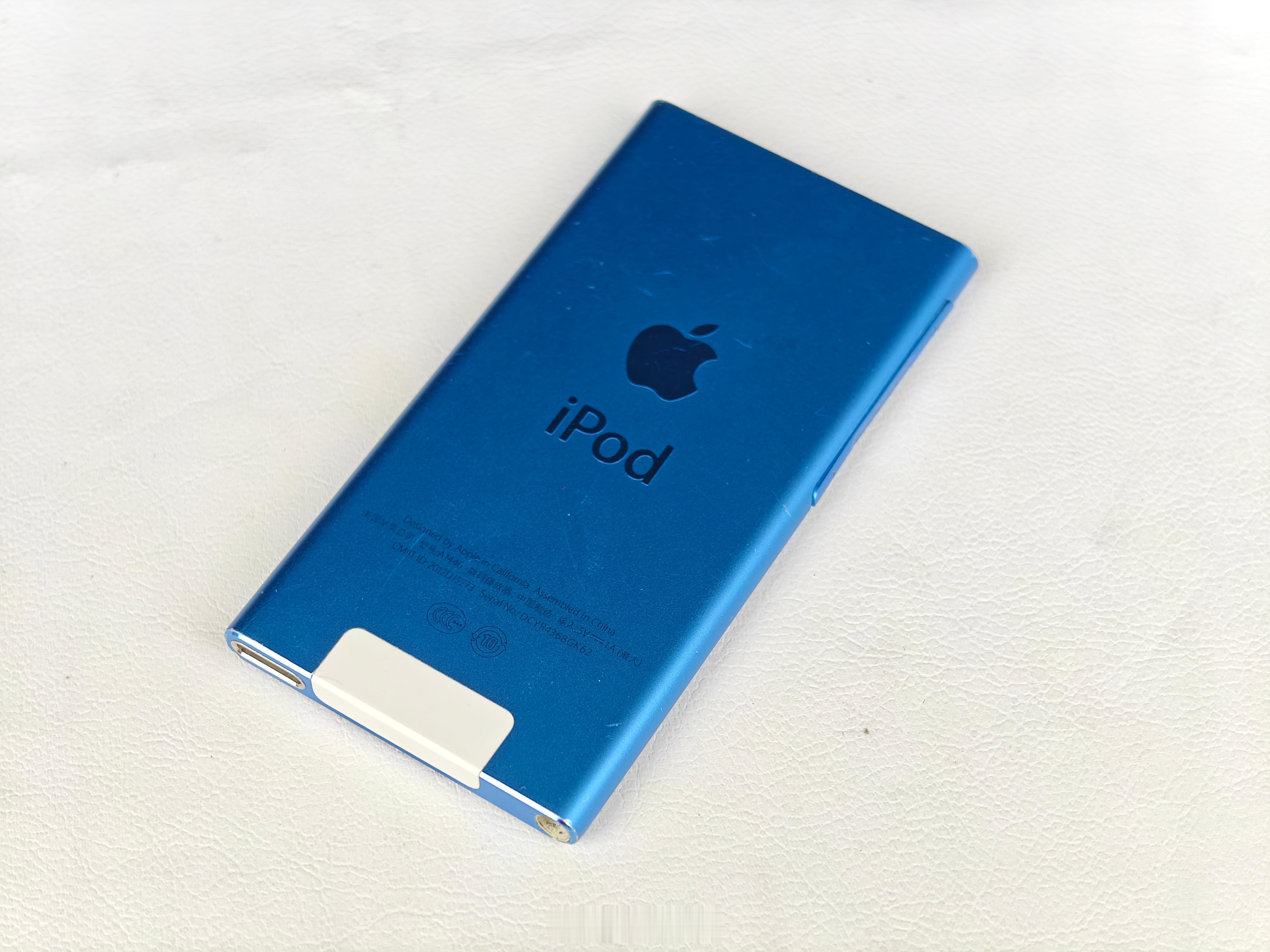 翻到了一台iPod nano7，今天来看还是很精致的，当时我还以为将来的手机可以