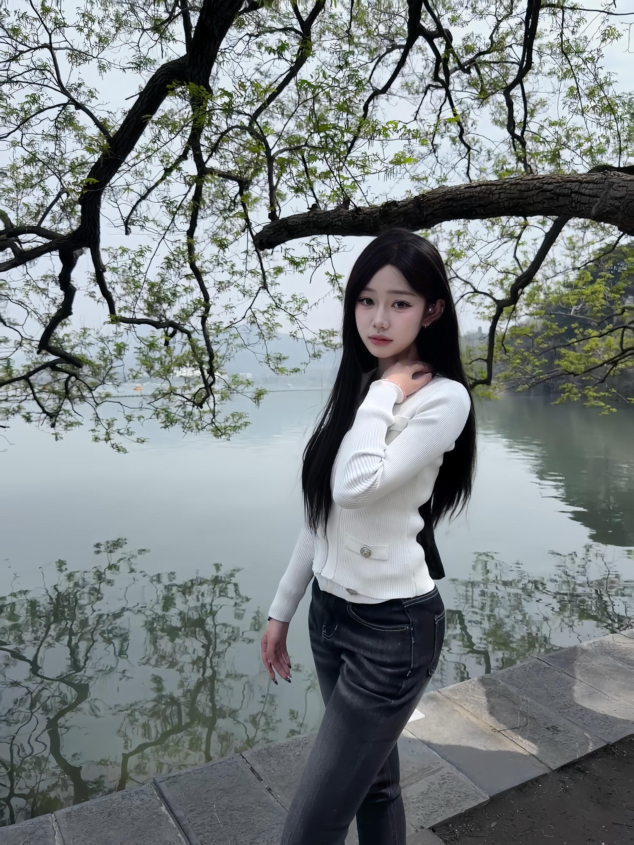 枯木逢春 静水成玉。