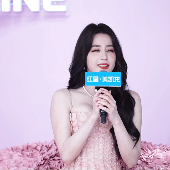 迪丽热巴今日活动图🈶，西域妖女风 