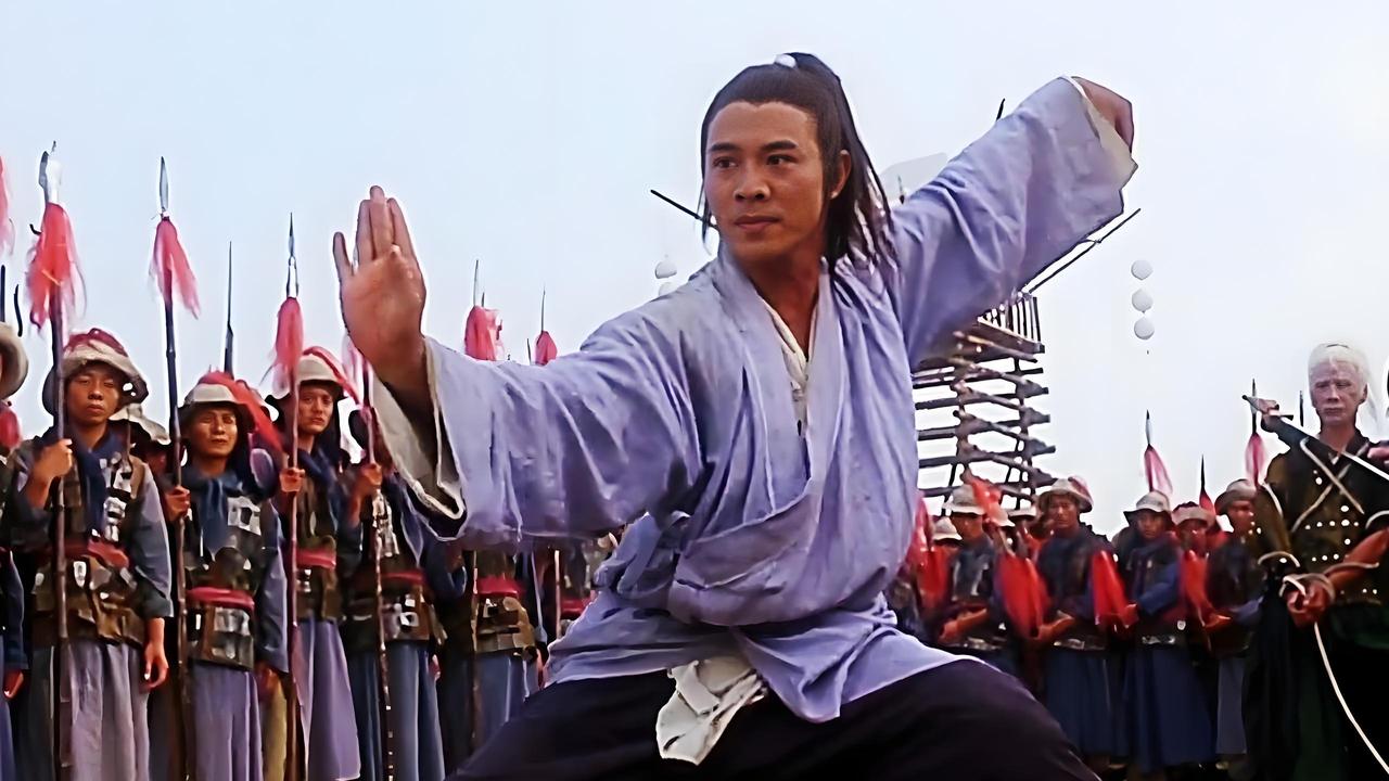 李连杰一语道破太极真谛：“平衡”背后，藏着怎样的人生至理？

当银幕上的功夫巨星