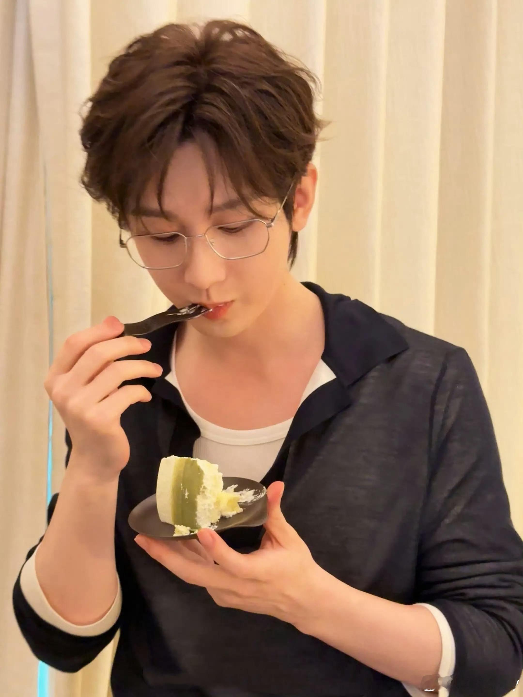 成毅狩谎cy成毅林彦廷成毅，你是我深深藏在心底，不敢轻易向任何人声张的盛大梦想。