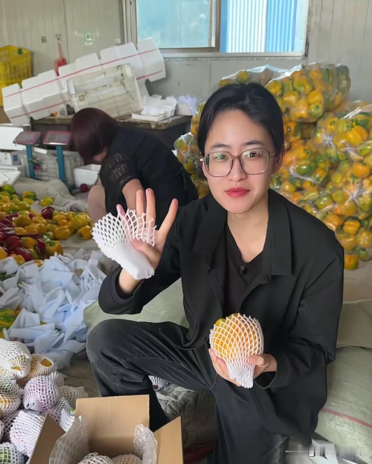 一个人在家做电商，今天要发货2600多单，估计吃饭的时间都没有了。